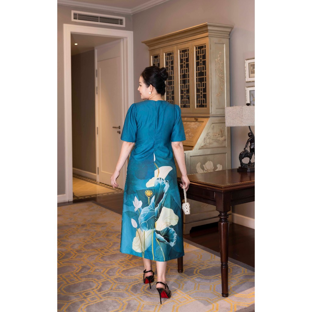 M COLLECTION | Váy Đầm Nữ Trung Niên Tặng Mẹ, Bà Vải Lụa Dày In Hoa 3D Tay Ngắn Cổ Tròn D13230 | BigBuy360 - bigbuy360.vn