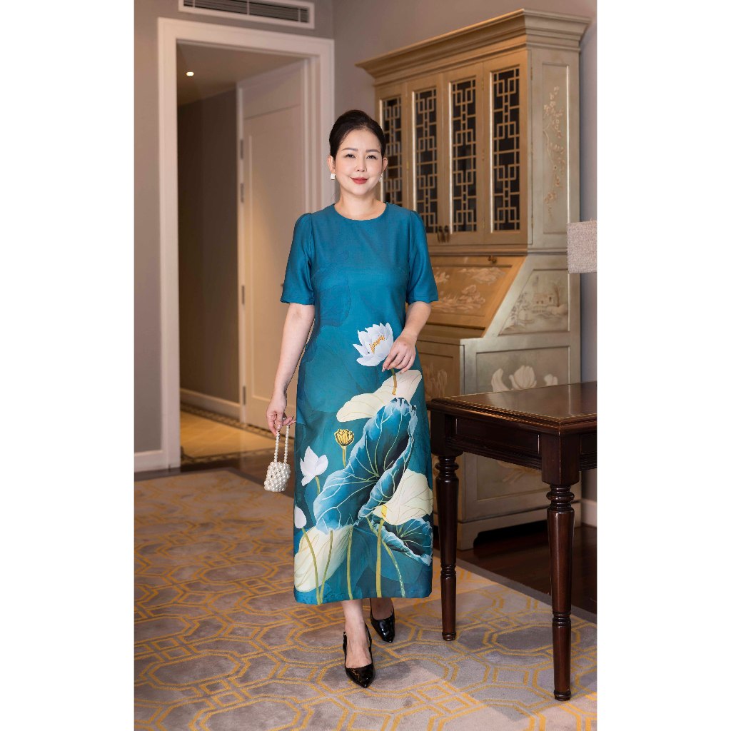 M COLLECTION | Váy Đầm Nữ Trung Niên Tặng Mẹ, Bà Vải Lụa Dày In Hoa 3D Tay Ngắn Cổ Tròn D13230 | BigBuy360 - bigbuy360.vn