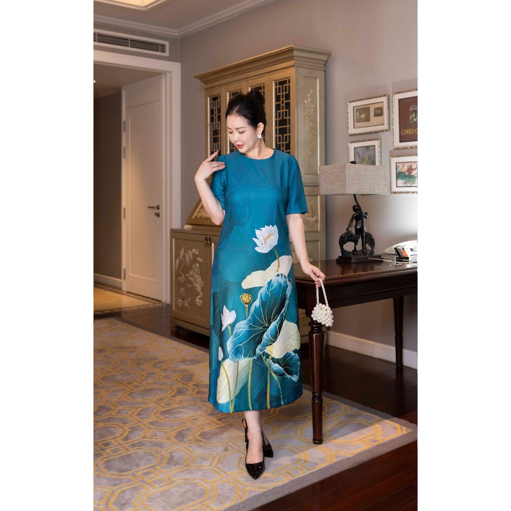 M COLLECTION | Váy Đầm Nữ Trung Niên Tặng Mẹ, Bà Vải Lụa Dày In Hoa 3D Tay Ngắn Cổ Tròn D13230 | BigBuy360 - bigbuy360.vn