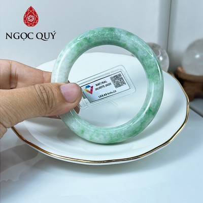 Vòng cẩm thạch A Myanmar - Ngọc phỉ thúy type A bản tròn chất nếp màu bạch đế thanh (kèm kiểm định type A) - Ngoc Quý
