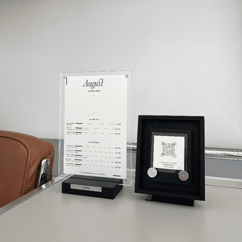 Bảng Menu Mica Đế Gỗ Khắc Tên Quán, Bảng Menu A5 Mica 2 Mặt, Bảng Menu Để Bàn Trong Suốt