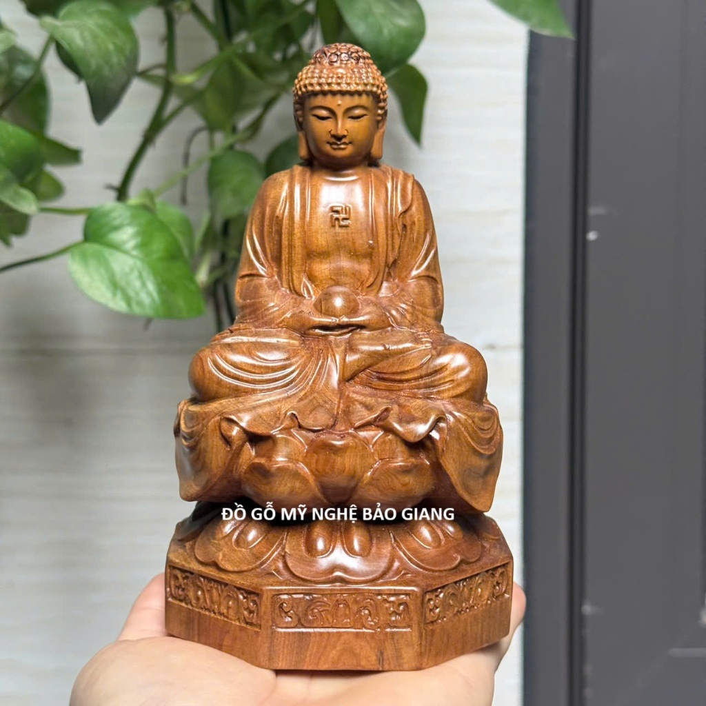 Tượng phật đại nhật như lai  bằng gỗ bách thơm (có miếng dán 2 mặt)