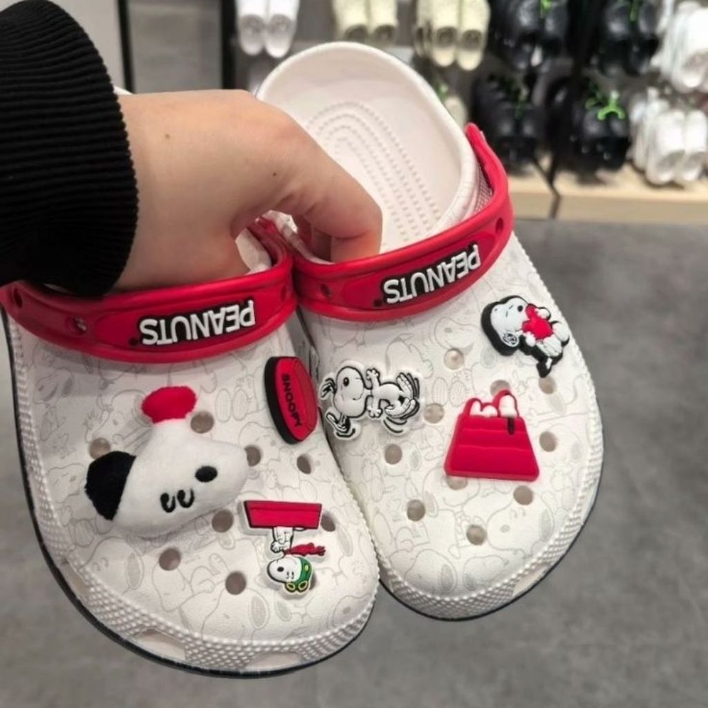 Dép PEA.NUT cho trẻ em và người lớn.