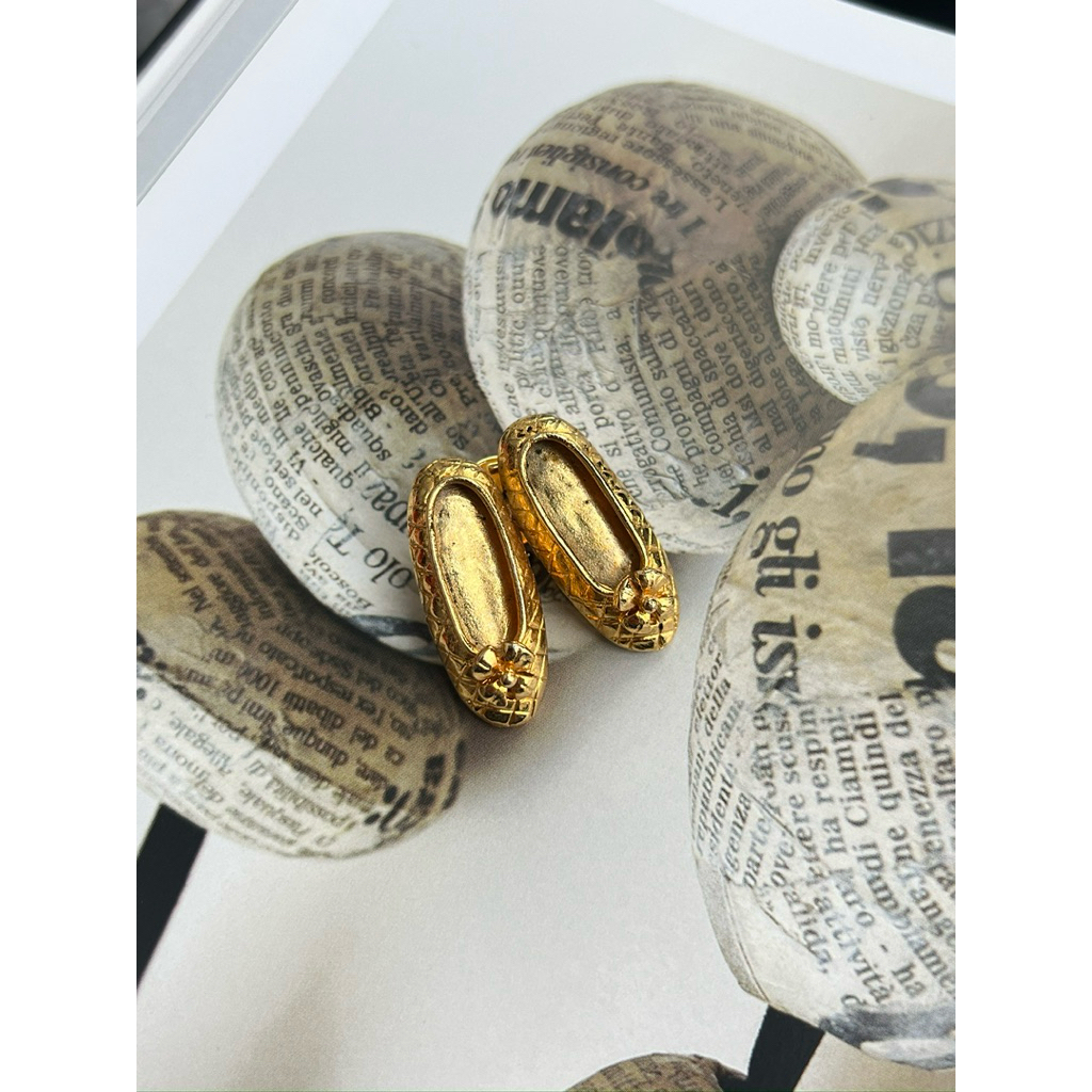 Ghim cài áo vintage Loewe đôi giầy ballet tone vàng
