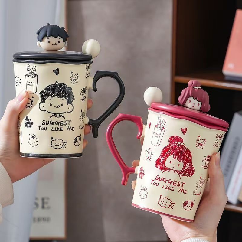 Ly Sứ Couple Kèm Nắp, Muỗng và Charm Xinh Xắn - Cốc Uống Nước Có Quai Cầm Ngộ Nghĩnh Kèm Hộp Quà