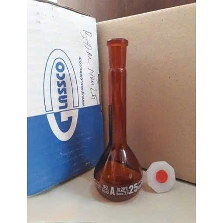 Bình định mức nâu loại A, nắp nhựa 25ml Glassco