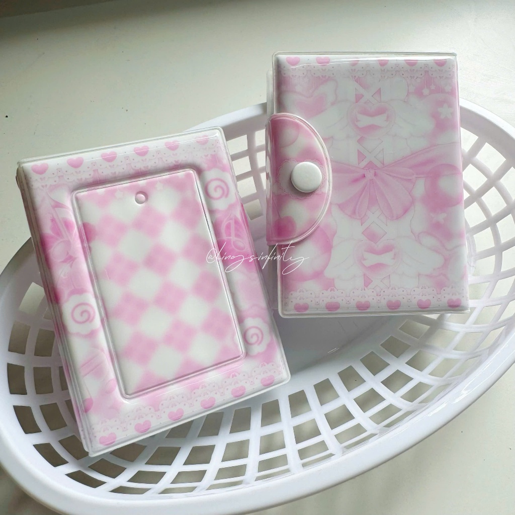 Holder Collect Book Họa Tiết Caro Nơ Hồng Sheet PVC Dày Dặn, Collect Book 1 Ô Hình Chả Cá Xoắn Phong