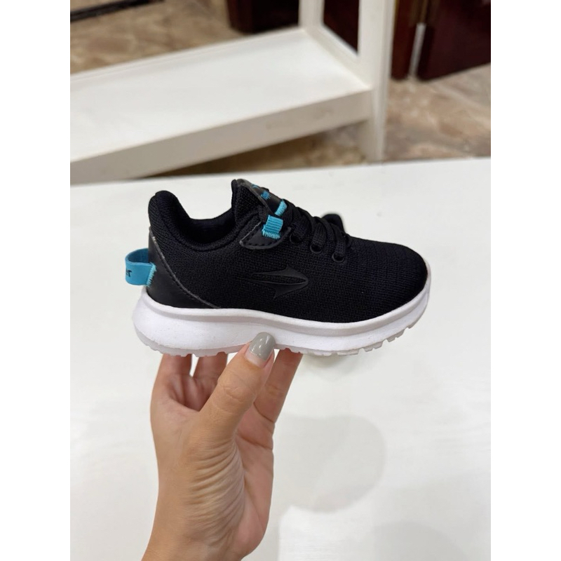 Giày Sneakers Bé Trai Đen Topper(lỗi bẩn đế nhẹ)