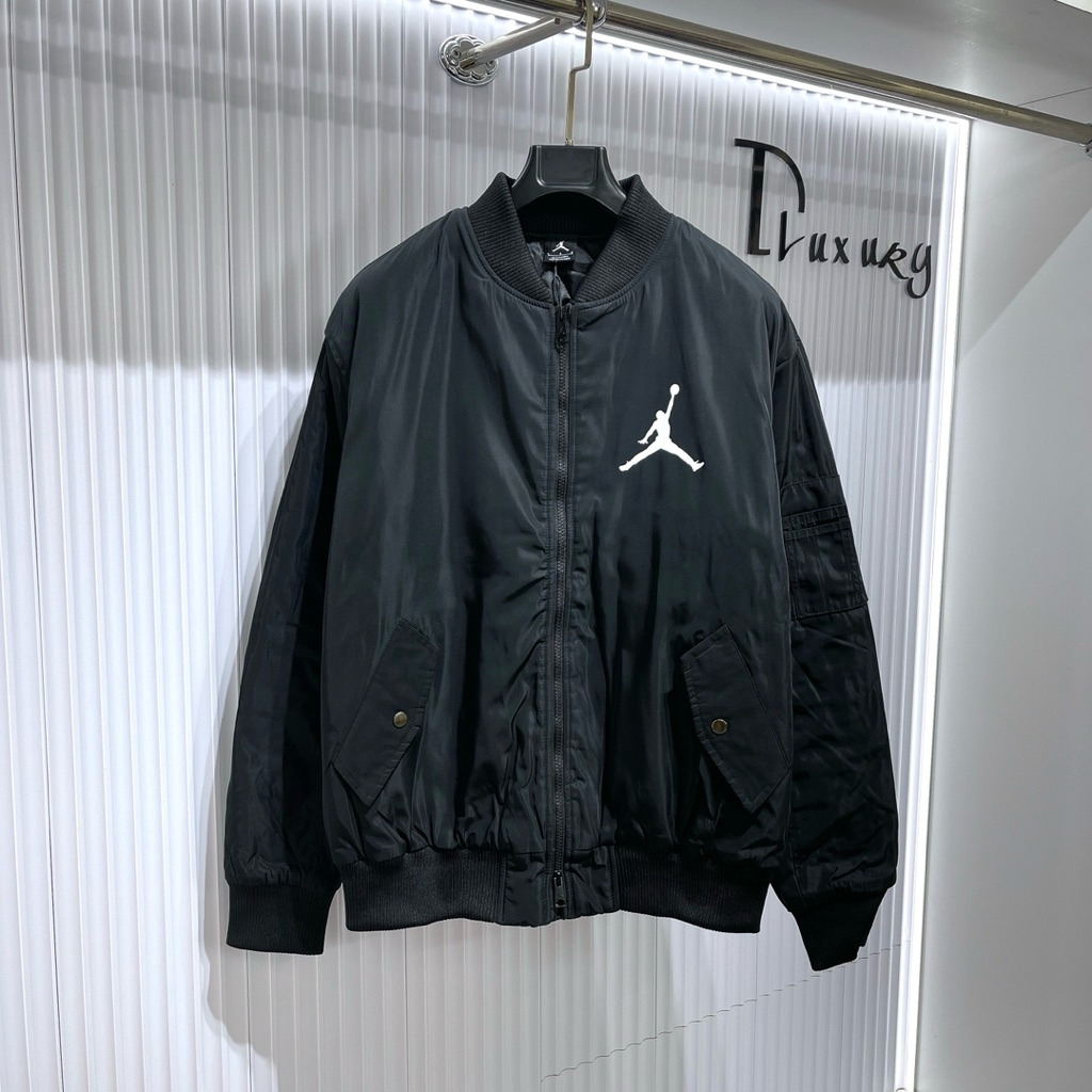 ⚜️[HÀNG CAO CẤP] – Áo Khoác Bomber Đen Hoạ Tiết Trắng Phối Chữ Đỏ- Áo Khoác Gió Nam Nữ Cao Cấp Dluxu