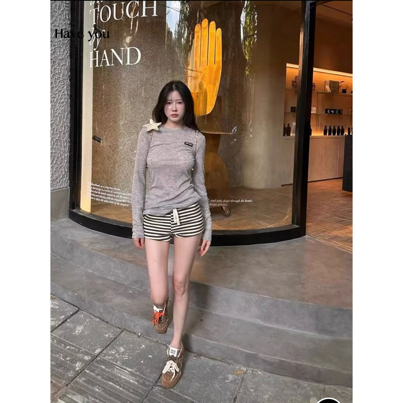 ByCapy - Quần Short Kẻ Sọc Casual Thể Thao Cạp Trễ Ôm Dáng Slim, Slay Co Dãn Phối Áo Hoddie, Sweter Có Dây Rút | BigBuy360 - bigbuy360.vn