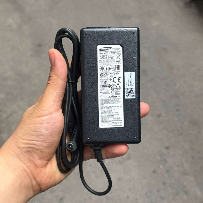 Dây nguồn Gigabyte G24F-EK 23.8 inch chính hãng