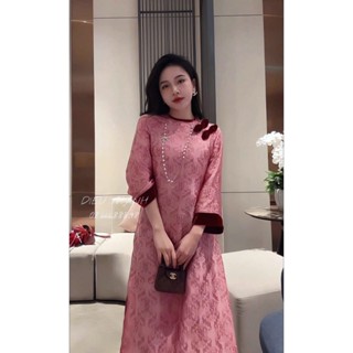  Áo Dài Gấm Thọ Màu Hồng Dâu  áo dài cách tân dáng suông  cổ và bo tay phối viền nhung  nơ nhung 