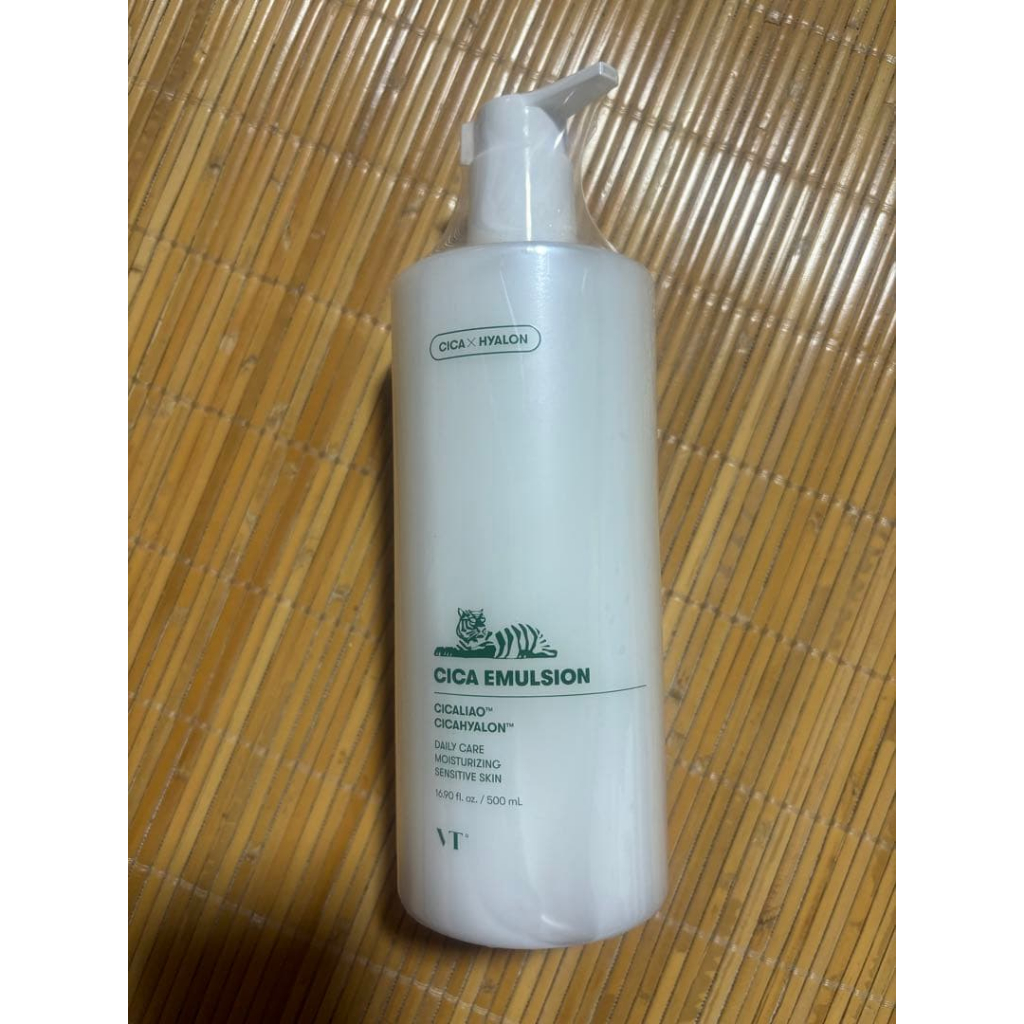 NHŨ TƯƠNG VT CICA EMULSION DAILY CARE MOISTURIZING SOOTHING 500ML