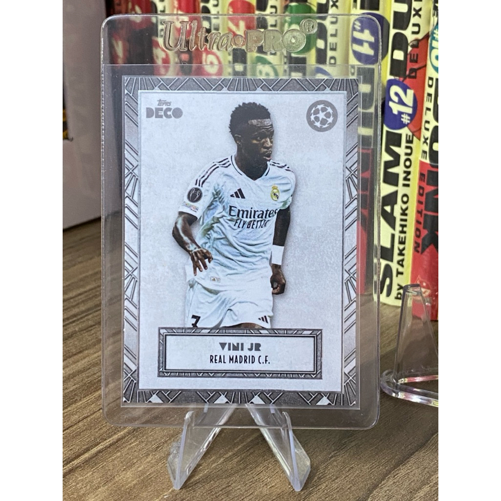 [Thẻ Cứng, Dòng Hiếm] Thẻ Cầu Thủ Vinicius Jr Topps Deco 2024-25 Real Madrid