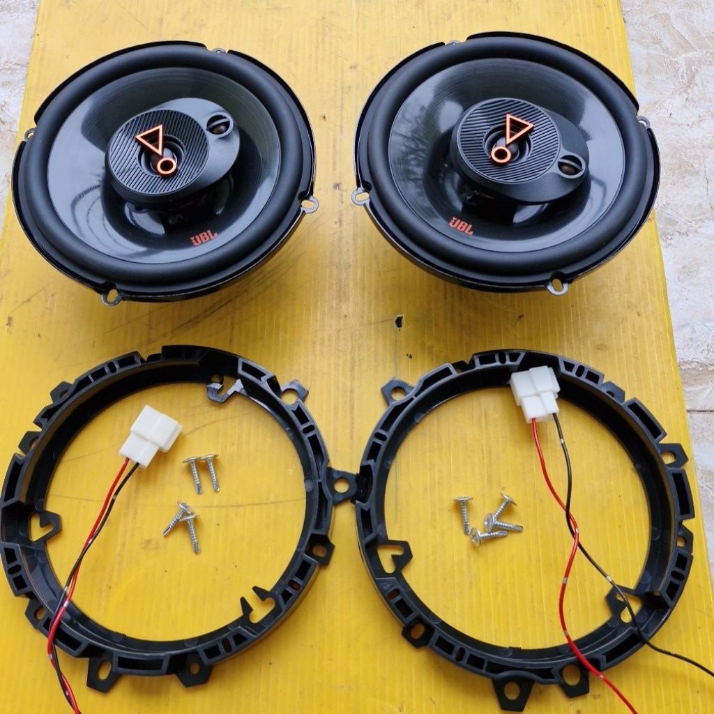 Loa JBL bãi cho xe VF 3 và VF 5