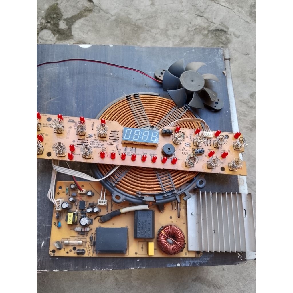 Bo mạch bếp từ Media RT2126 tháo máy