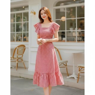 Váy đuôi cá kẻ đỏ cổ vuông dáng dài chất vải thô