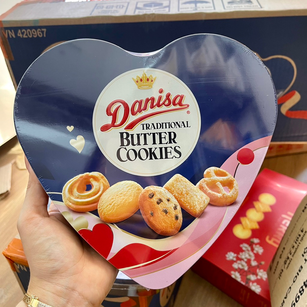 Bánh Danisa Hộp Thiếc Trái Tim Xả Date 23/12/2025