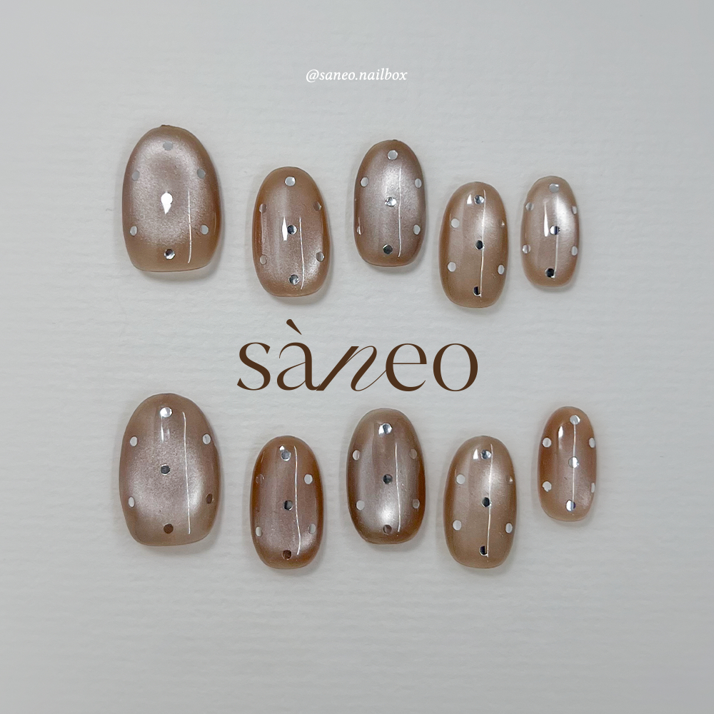 Nailbox chấm bi mắt mèo SÀNEO Nailbox - Móng giả form ngắn màu nâu mocha sang chảnh MM01 | BigBuy360 - bigbuy360.vn