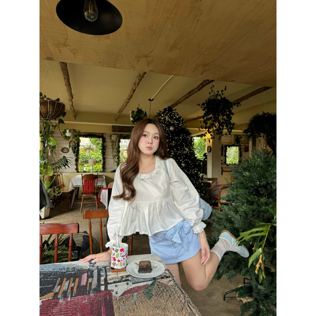 NAVIE TOP - Áo Tay Dài Cổ Vuông Phối Ren - AIMEE