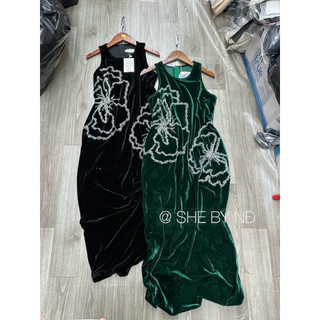 Váy nhung gile thêu công và choàng nhung the cùng màu