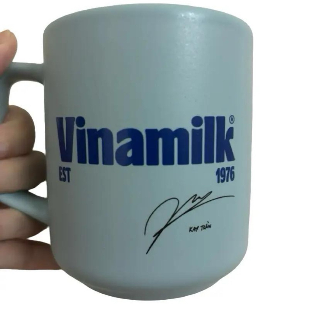 Ly sứ Vinamilk chữ kí Kay Tran (in)