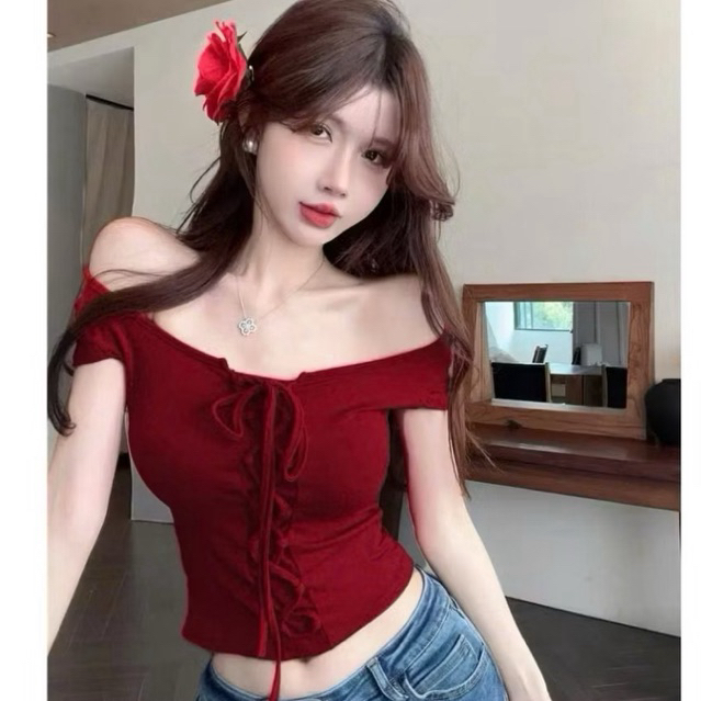 ÁO ĐỎ BẸT VAI CỘT DÂY DẠO PHỐ TẾT NOEN SANG BV52