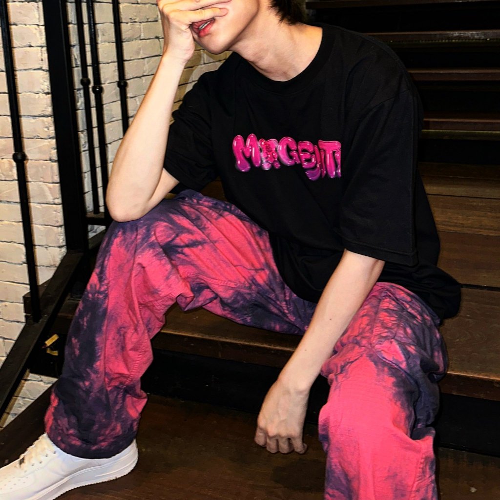 Áo Magenta của Noeul official (ver bán đầu tiên)