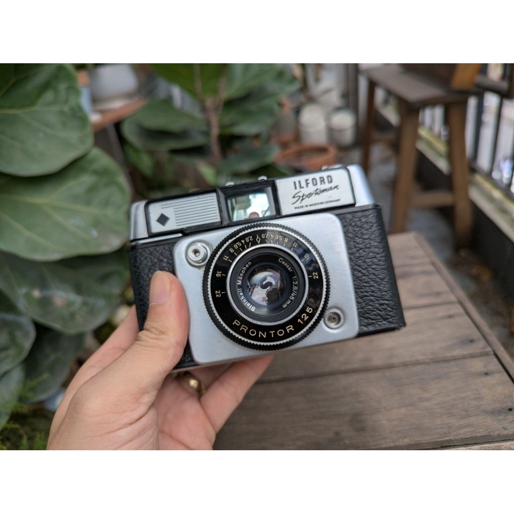 Máy film Ilford Sportman mark 4 với len 45mm f2.8  zone focus xuất xứ Anh Quốc (1950s)