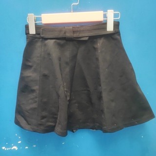 SP37. Chân váy kaki xòe. Eo 60_62cm