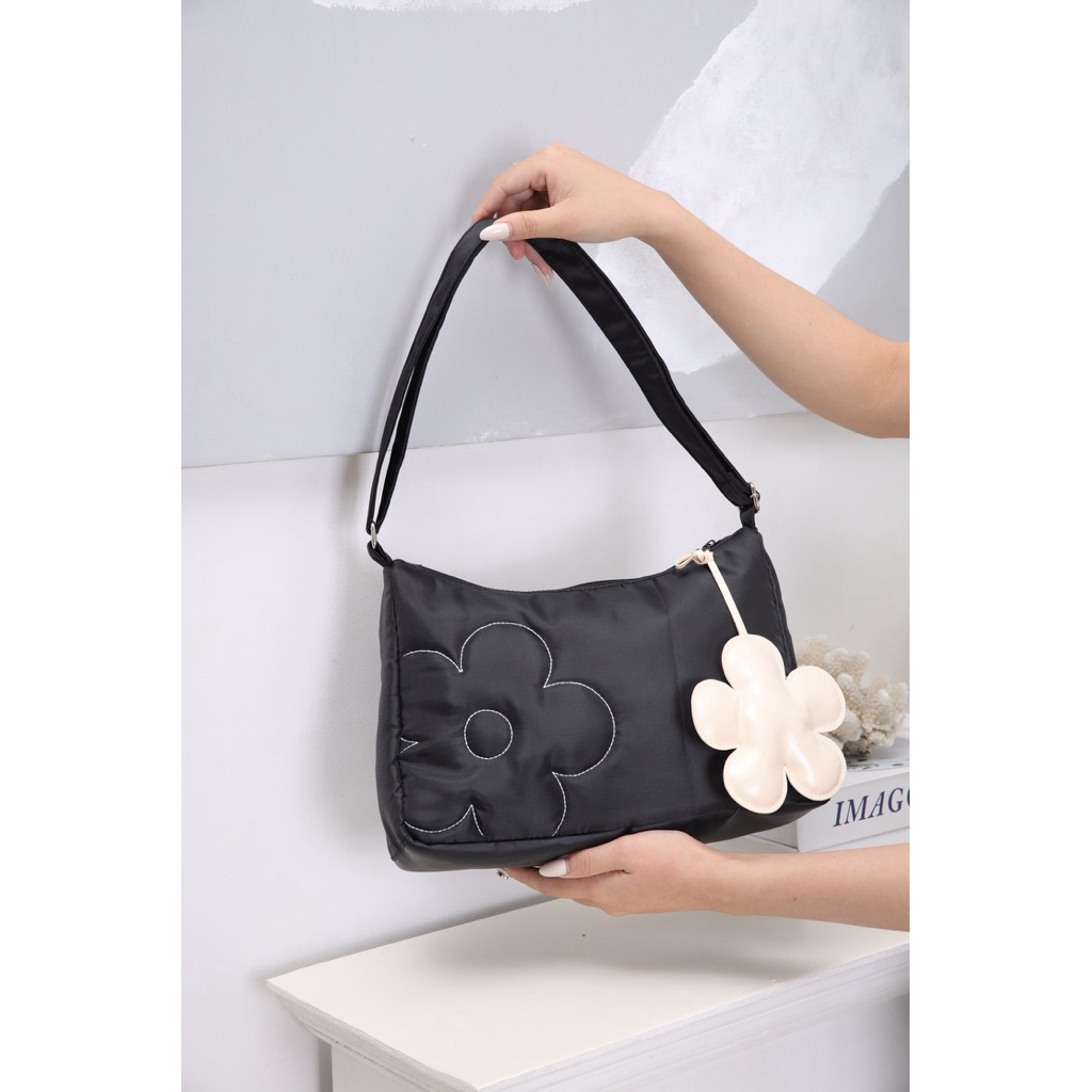 Túi phao chần bông thiết kế họa tiết hoa đeo chéo Butter Club Fluffy