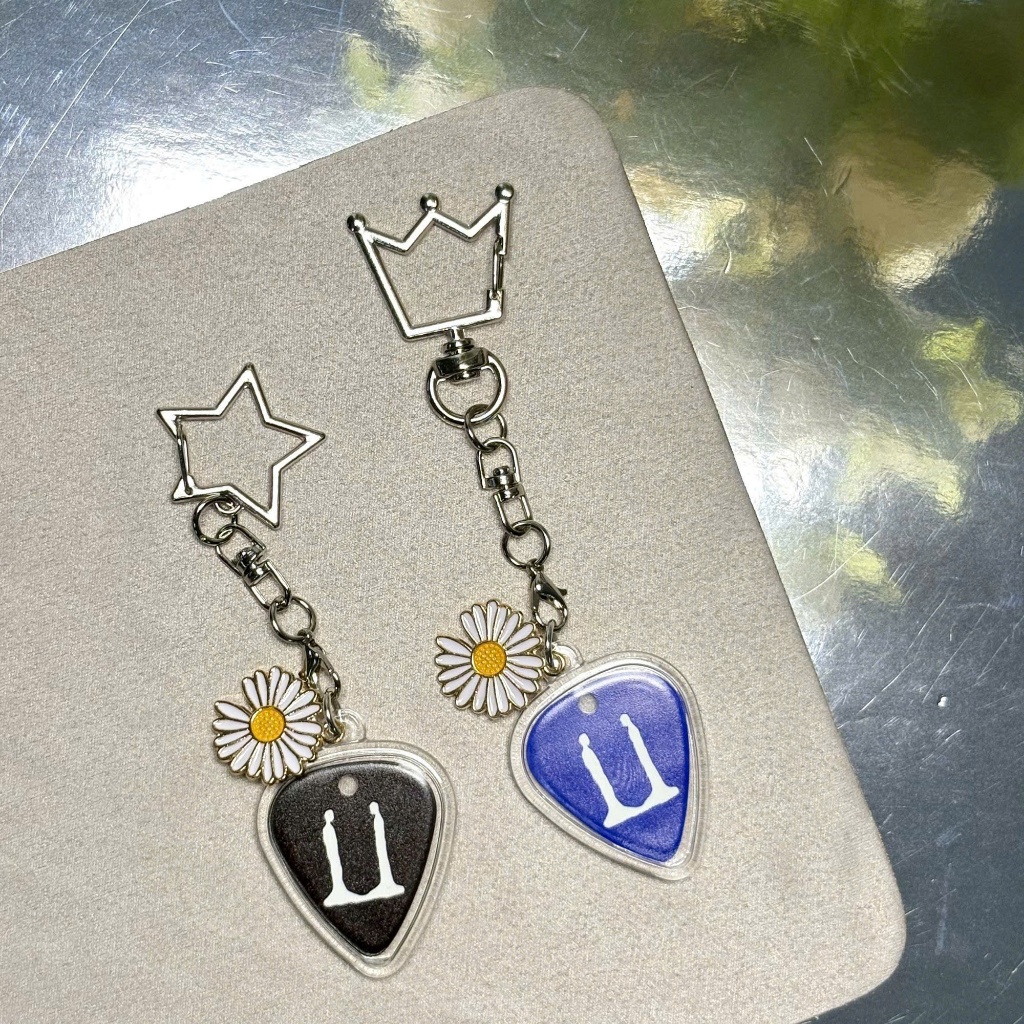 Móc khóa bọc guitar pick daisy merchandise concert G-Dragon Ubermesnch thần tượng Kpop