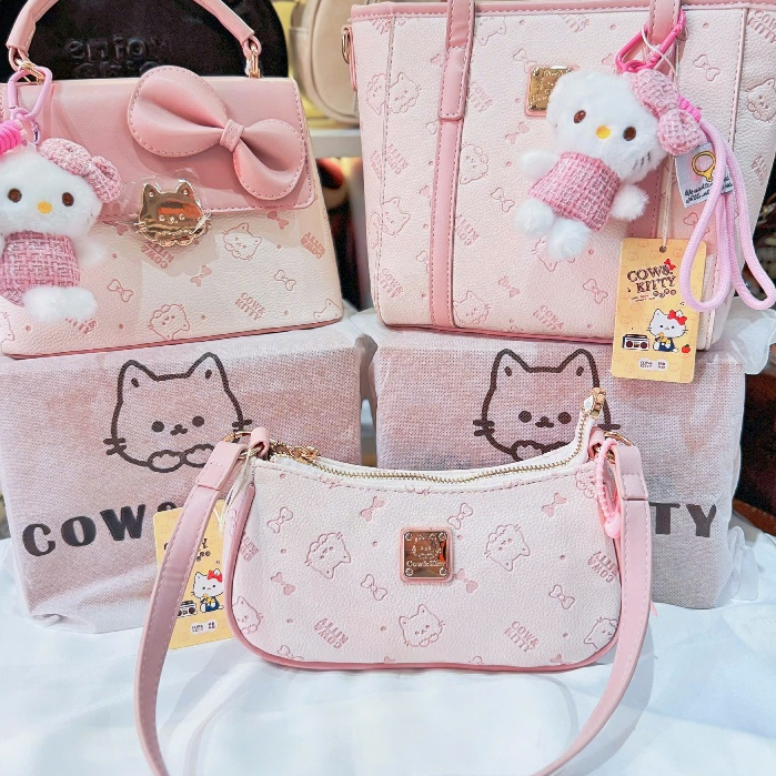 (Hỏa tốc) Túi Cow & Kitty Chính Hãng – Túi Hồng Dễ Thương, Có Móc Gấu Kitty, Đi Học Đi Chơi