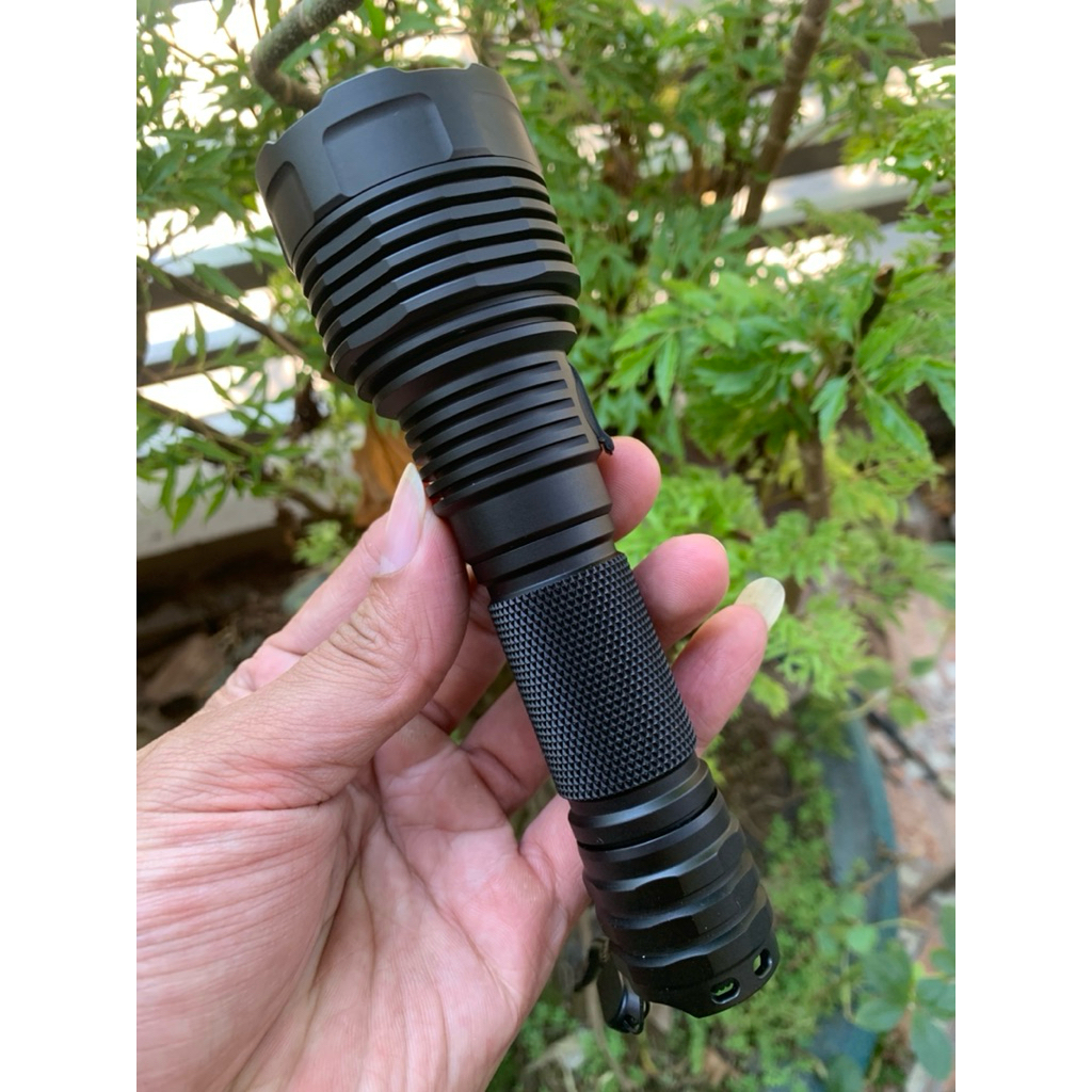 Đèn Pin C8H , led osram 3030 , độ sáng 950 lumen , chiếu xa 1000m , kèm pin sạc