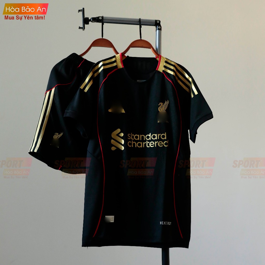 Bộ Quần Áo Bóng Đá Liverpool Màu Đen Training 2025-26 - In Tên và Số, Phù Hợp Kích Cỡ S đến 2XL