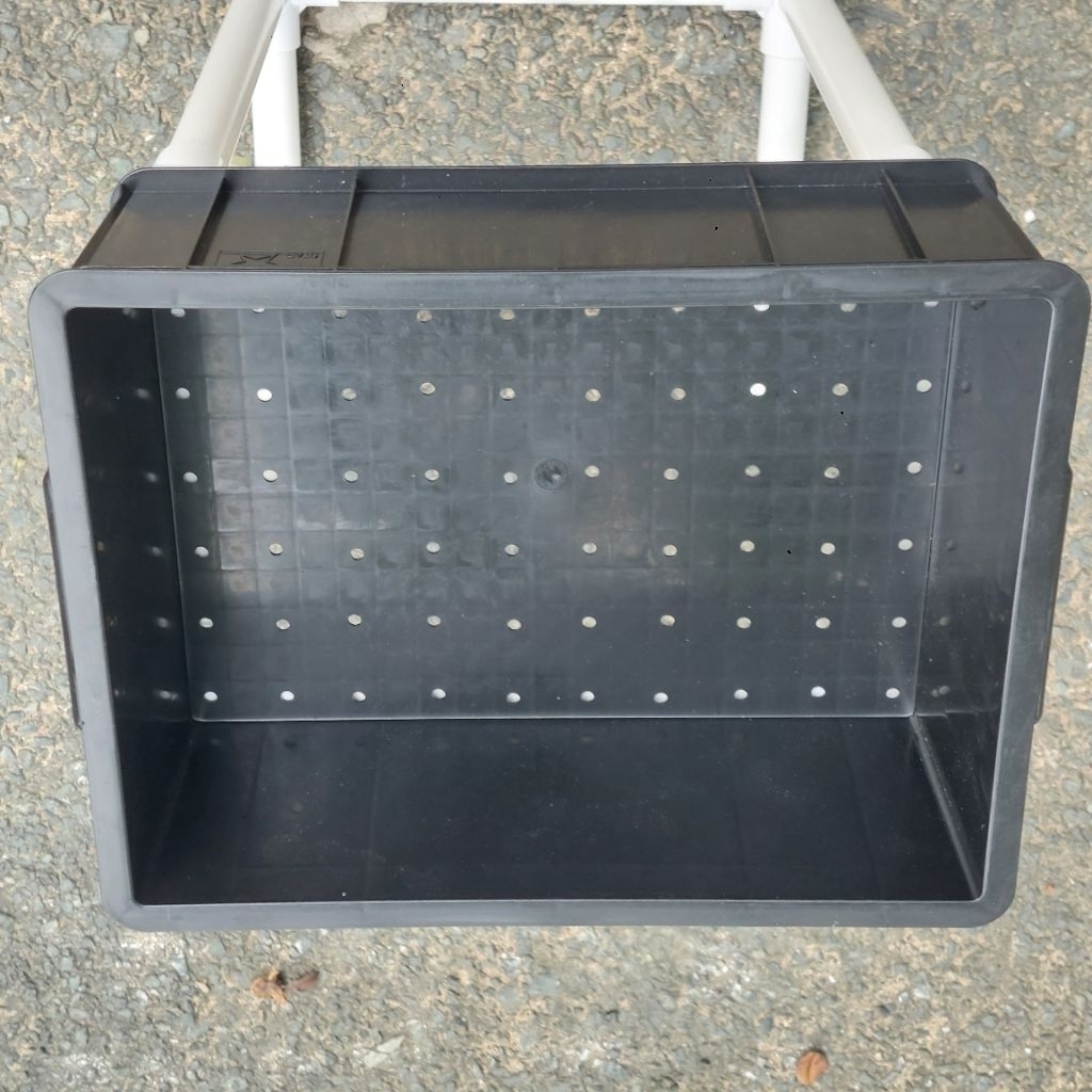 khay lẻ lọc Bakki có khoan lỗ sẵn màu xám, màu đen