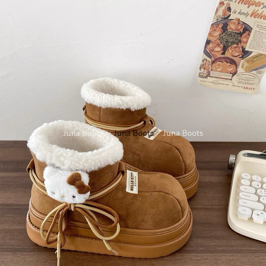 Giày bốt nữ đi tuyết giữ nhiệt mùa Đông Hello Kitty dể thương - Boots nữ da lộn cổ ngắn đi siêu êm n