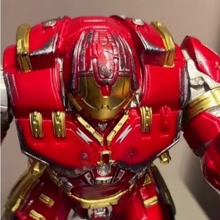 Mô hình Hulkbuster 32cm có kèm đế siêu đẹp.