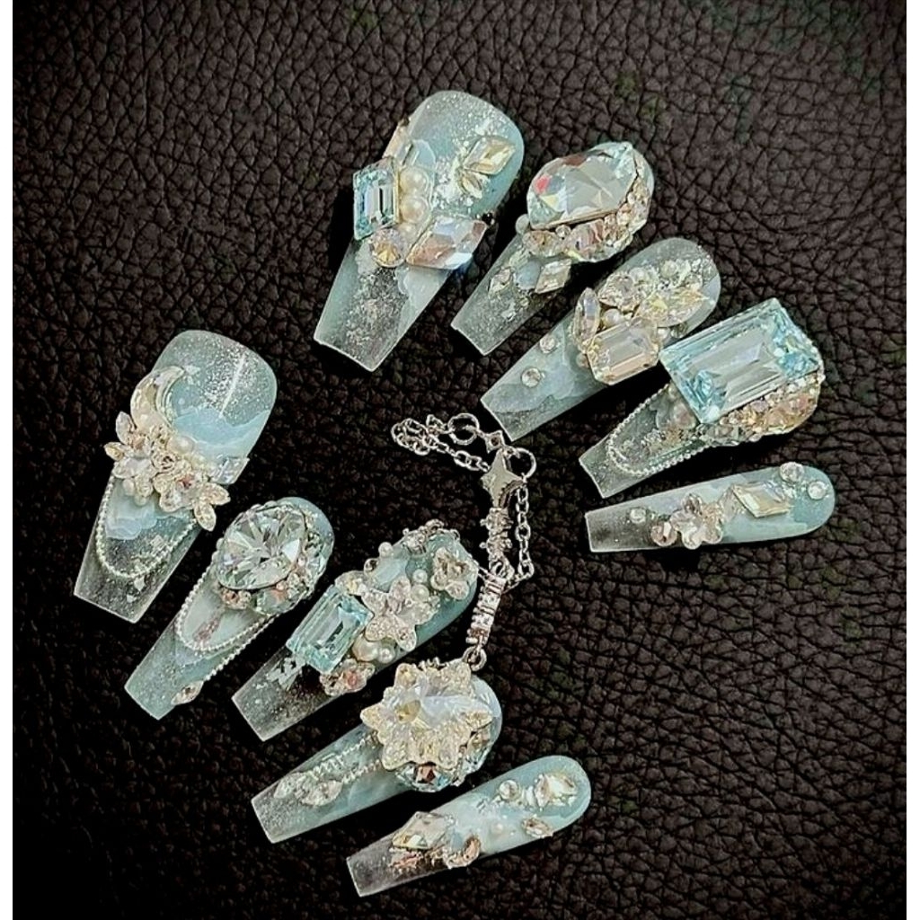 Nailbox thiết kế màu thạch loang xanh, gắn charm đá sang chảnh  83