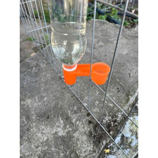 Máng cóng uống nước tự động cho gà, cho chim (có ren xoáy nút chai nhựa)