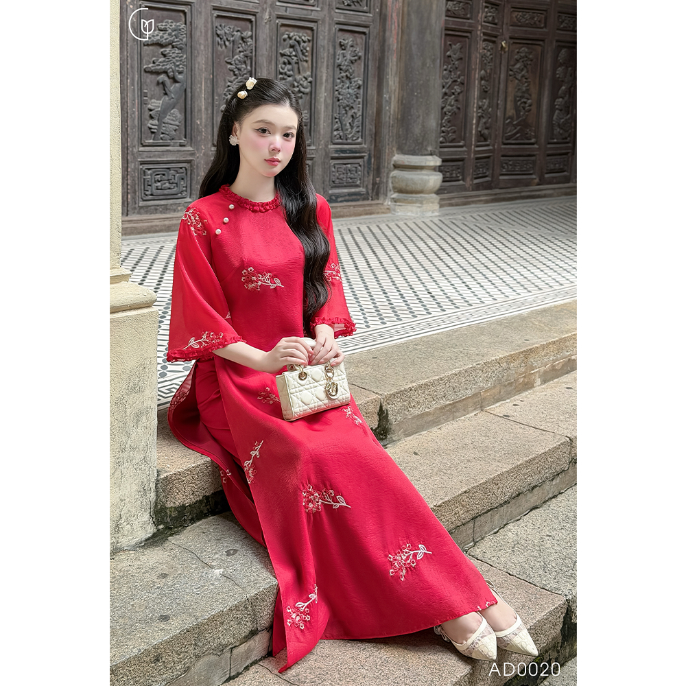 Áo dài tết cách tân đỏ Giian dáng suông 4 tà thiết kế cổ tròn cách điệu phối tay loe họa tiết hoa thêu vải tơ AD0020 | BigBuy360 - bigbuy360.vn