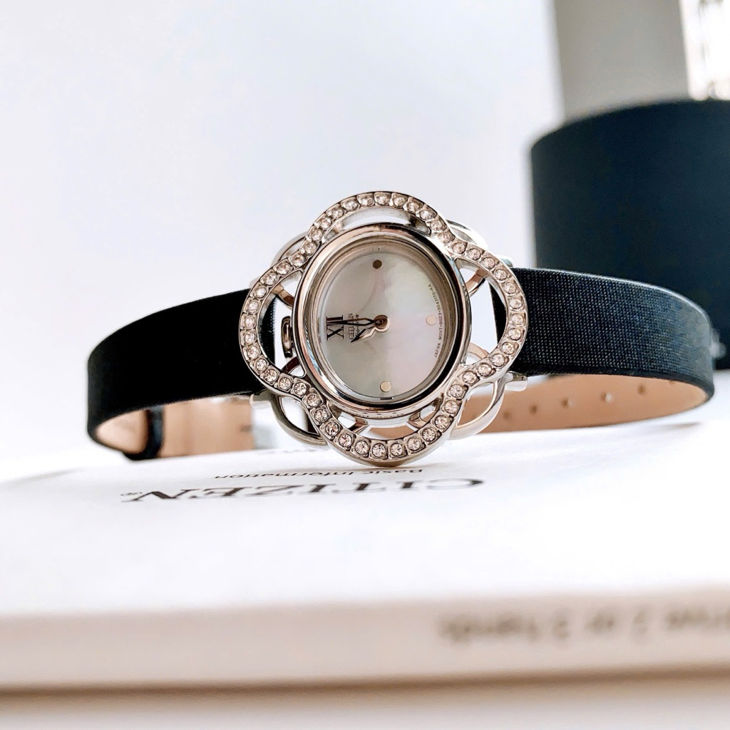 Citizen Eco hình cánh hoa