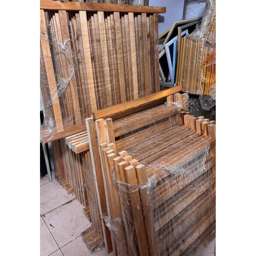 [HOT] LAN CAN CỬA, CẦU THANG GỖ QUẾ LẮP ĐẶT KHOAN TƯỜNG (ĐẶT HÀNG THEO KÍCH THƯỚC YÊU CẦU NHẮN TIN SHOP)