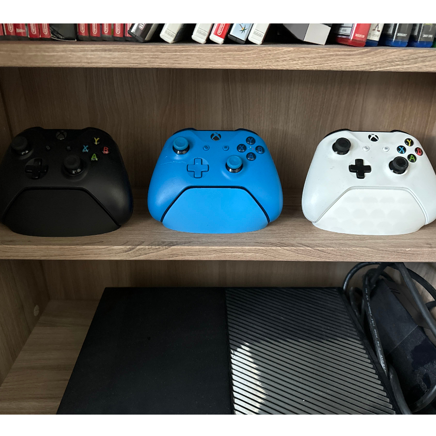 B104 – Giá đỡ tay cầm Xbox tối giản