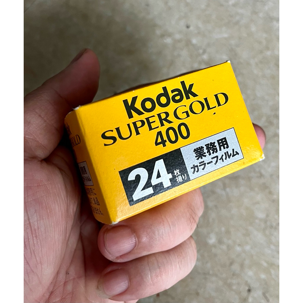 Kodak Super Gold 400 24exp date 06/2011 nội địa Nhật film 35mm Phim outdate