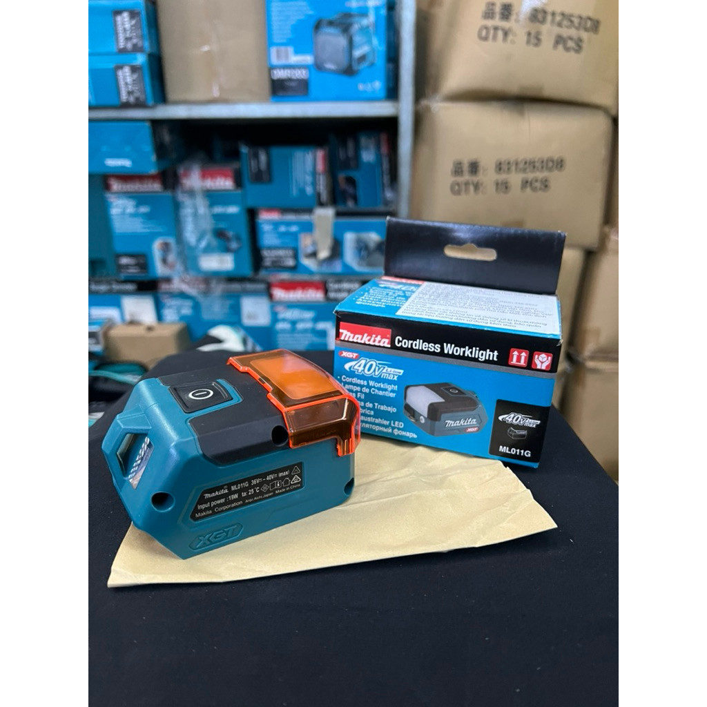 Đèn led dùng pin 40Vmax/ USB Makita ML011G