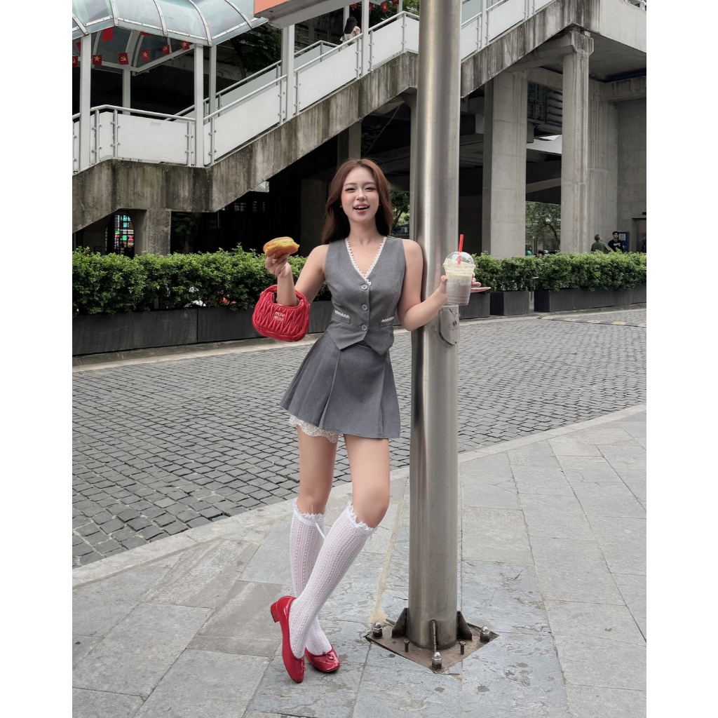 DALLA Combo Gile cổ V phom ôm phối ren & Chân váy ngắn xếp ly phối ren (GL05+CV20) | BigBuy360 - bigbuy360.vn