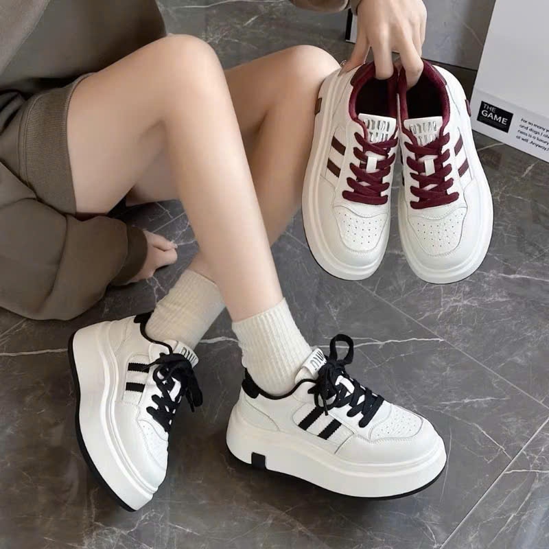 Giày Sneaker Nữ Bản Đế Cao Kẻ 2 Vạch Chất Da Pu Mẫu Mới Hàng Full Box 2026