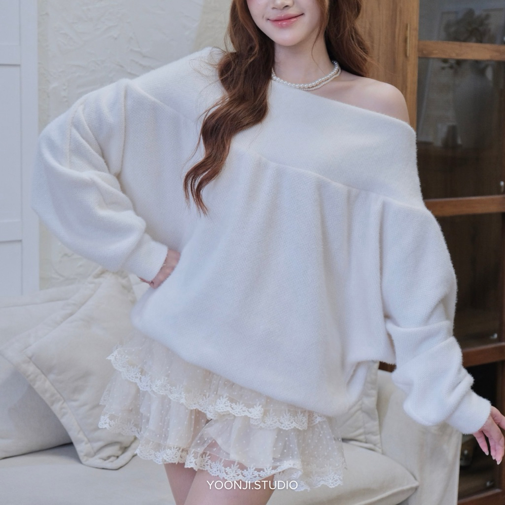 YOONJI - Áo trễ vai lông thỏ dáng rộng