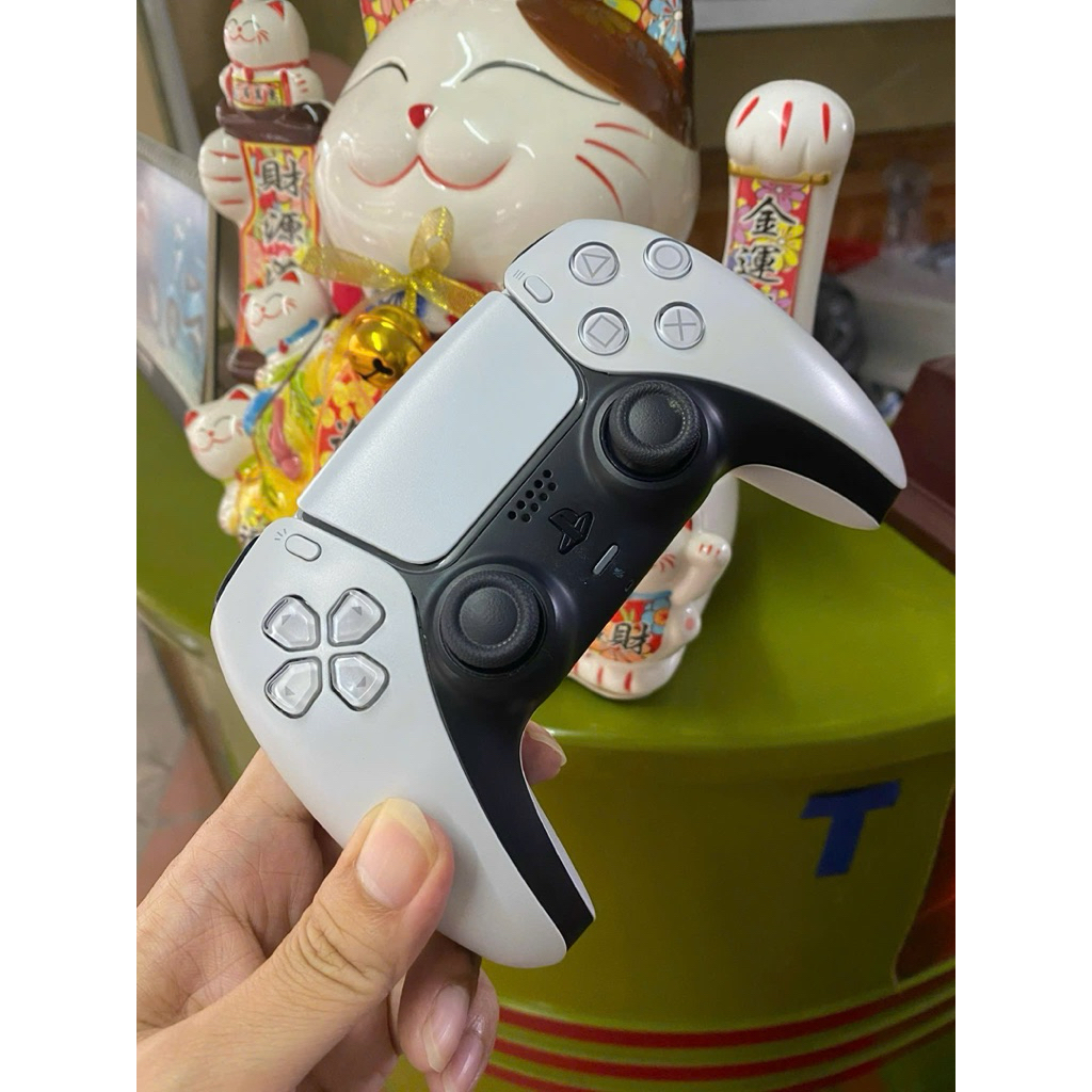 Bán tay ps5 hịn new like 95% ( màu sắc random )